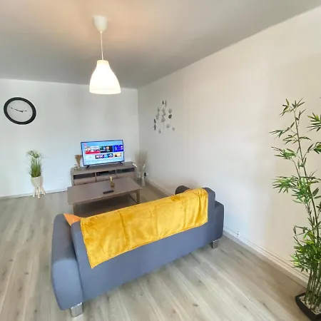 Joli Appartement Avec Parking Gratuit Sur Place Givet Esterno foto