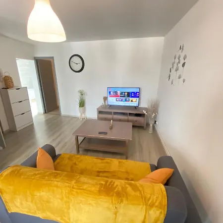 Joli Appartement Avec Parking Gratuit Sur Place Givet Esterno foto