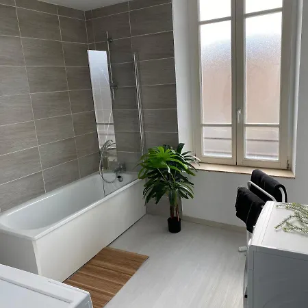 Joli Appartement Avec Parking Gratuit Sur Place Givet Esterno foto