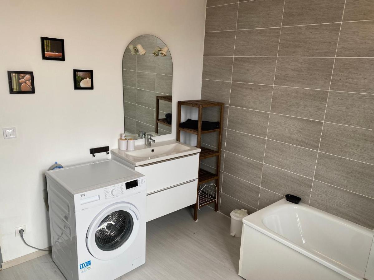 Joli Avec Parking Gratuit Sur Place Apartment