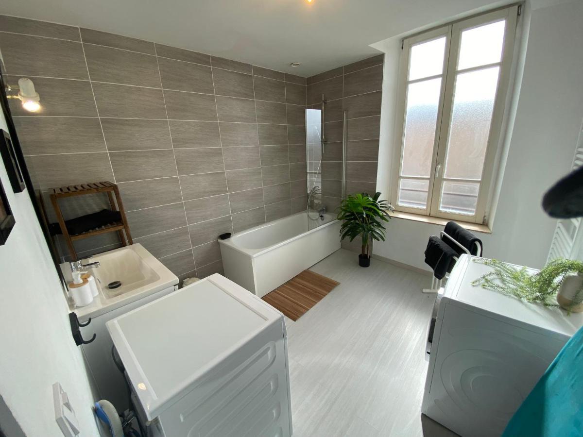 Joli Avec Parking Gratuit Sur Place Apartment